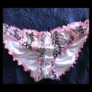 Ruffle cheeky bottom